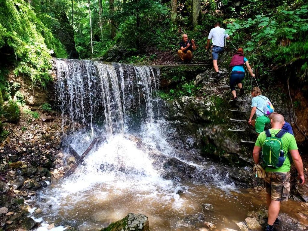 Penzion Zbojnicky Halas Tisovec Exteriér fotografie